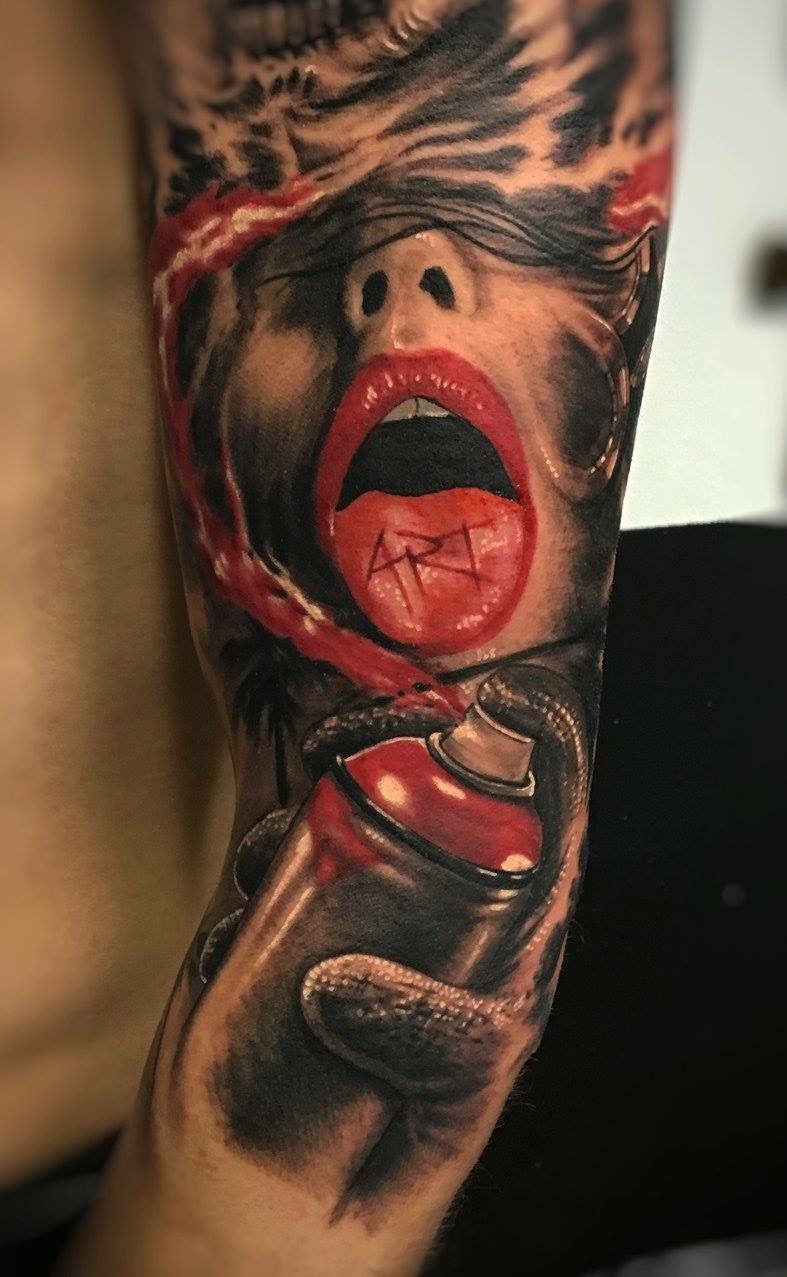 Femme et bombe de peinture, réalisme couleur — Fabricio Mello