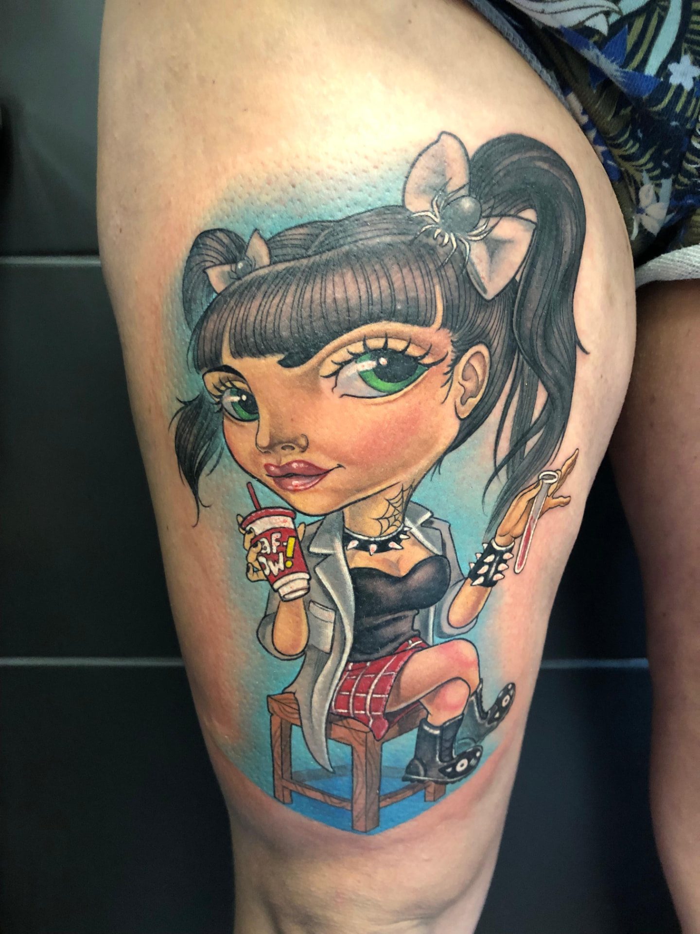 Poupée pin-up gothique avec milkshake, new school couleur — Chez Nanah