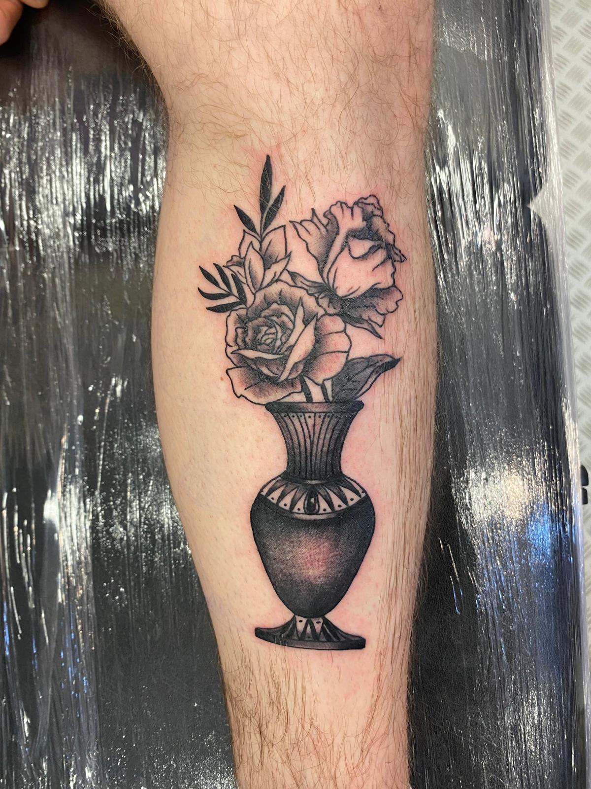 Vase de fleurs en noir et gris sur mollet — Big Cyrus