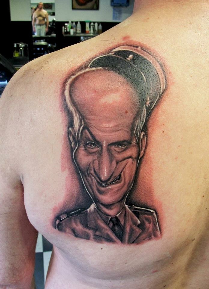 Portrait caricatural en couleur sur omoplate — Fabricio Mello